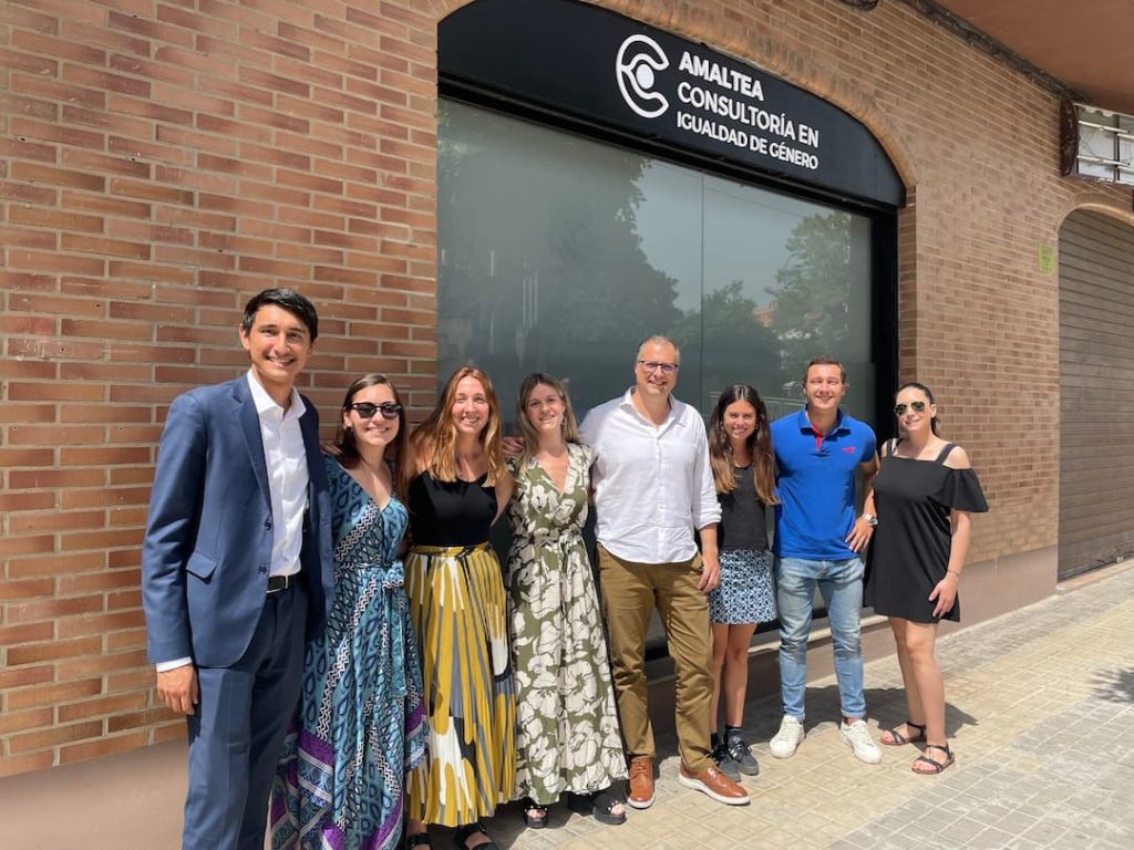 Foto del Equipo de Amaltea en la inauguración de la oficina de Burjassot